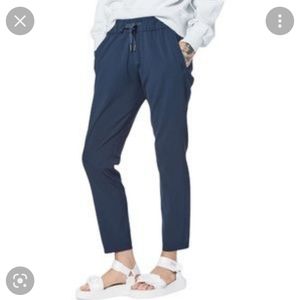 Lululemon On the Fly Pants size 4